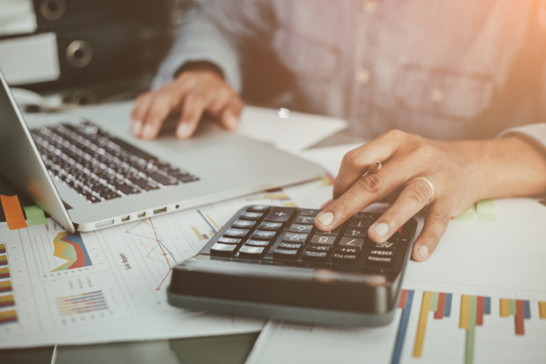 Você deve pagar em dinheiro ou financiar seu próximo veículo?